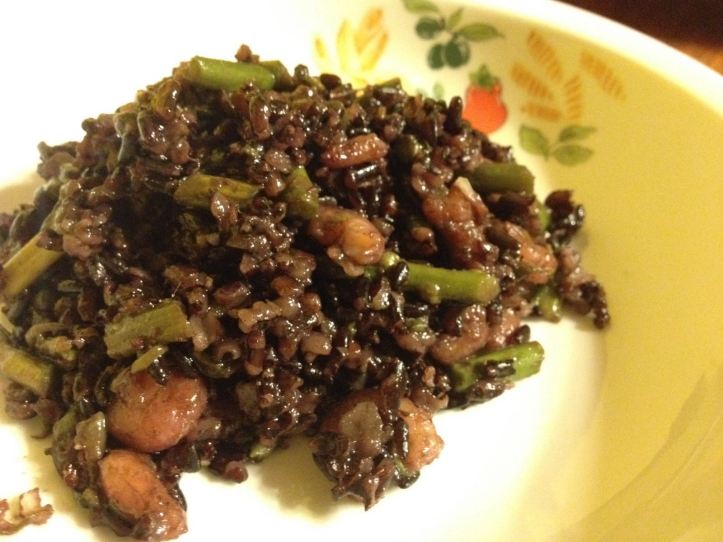 riso venere con asparagi impiatatti