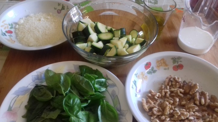 ingredienti per pesto di zucchine